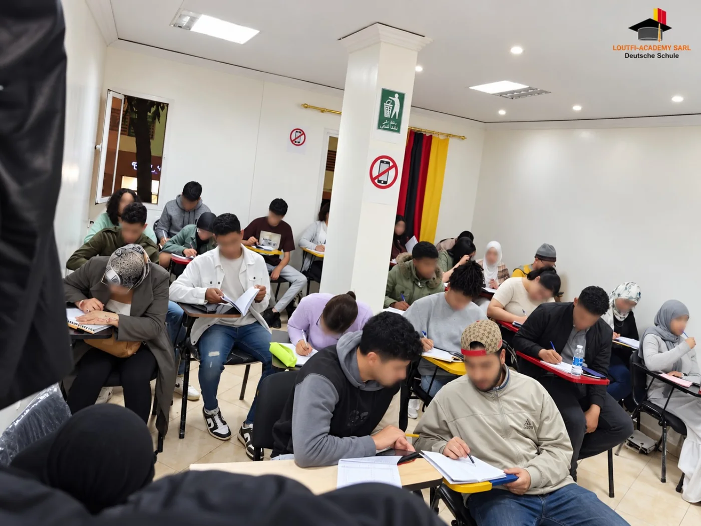 Deutschunterricht an der Loutfi Academy, Gesichter anonymisiert